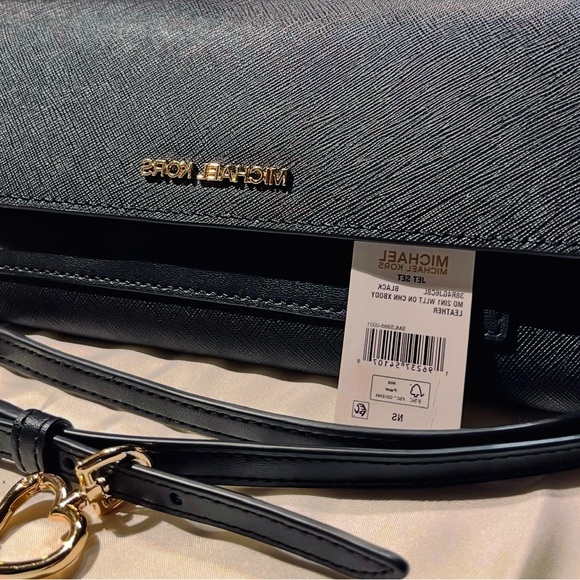 🔥NWT MICHAEL KORS BLACK STAFFAINO CONVERTIBLE CROSSBODY!🔥 - Picture 4 of 14